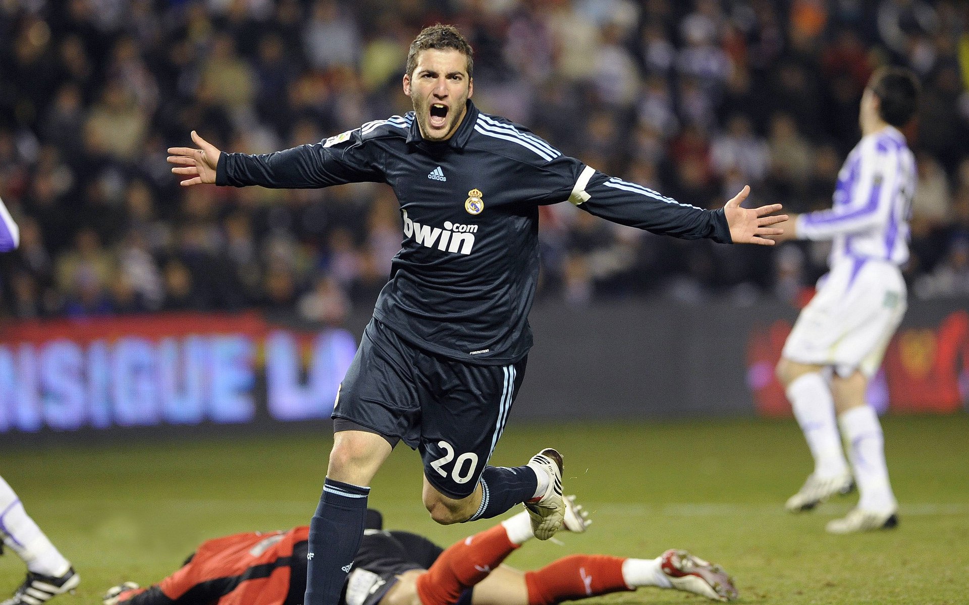 冰与火的交响，厄德高在冰岛对阵加拿大之战中定义全场