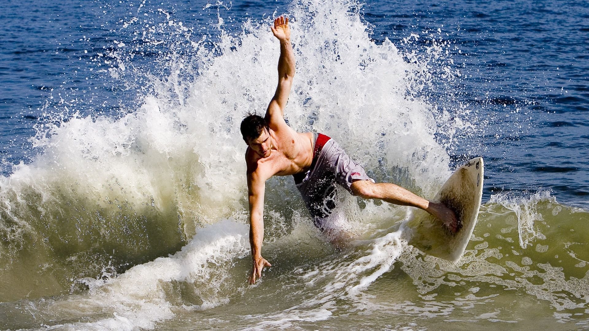 字母哥爆发,国王连续得分压制广厦队,一场战术与意志的较量