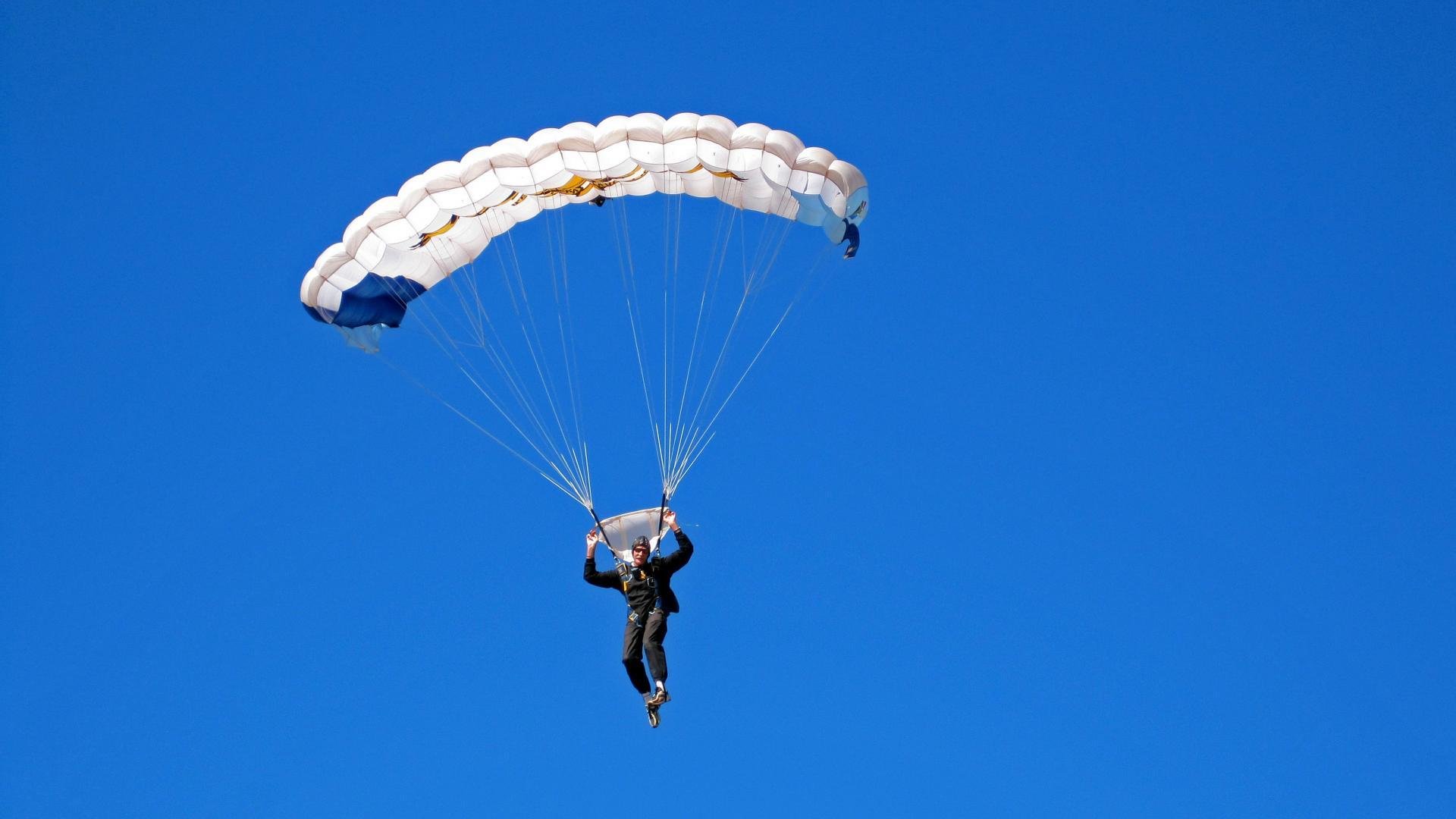 范戴克一锤定音,巴黎圣日耳曼客场险胜突尼斯劲旅